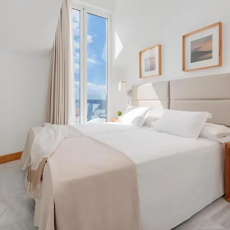 Parque Santiago Iv Official מלון 3*