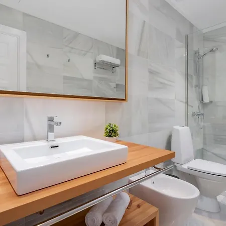 Parque Santiago Iv Official מלון 3*